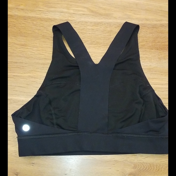 Lululemon is bra  size 1o - Picture 2 of 4
